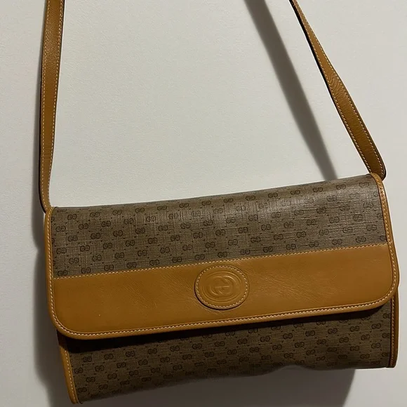 Authentic GUCCI(Vintage) SLING bag - Picture 2 of 9